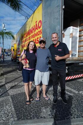 Foto 3 / Lojas MM entrega caminhão de prêmio em Matinhos